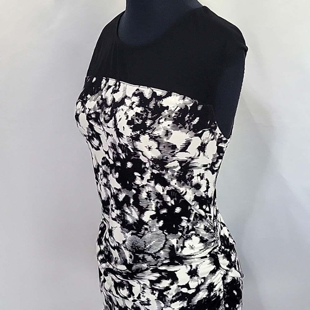Sheer shoulder ruched sides tunic